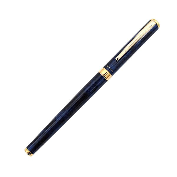 pilot-cavalier-black-&-blue-GT-fountain-pen-close-view