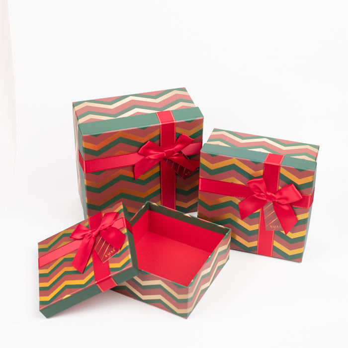 christmas-gift-box-with-bow-cover-view